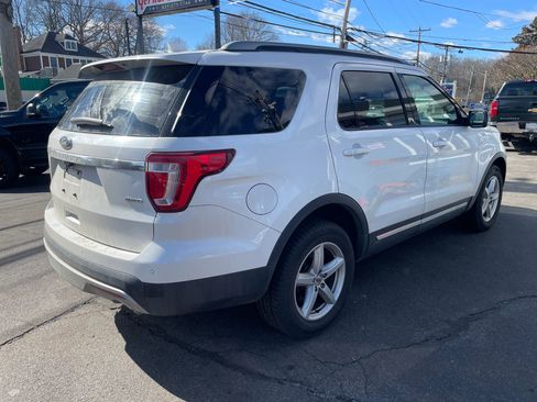 Used 2016 Ford Explorer XLT w/ Equipment Group 202A image 5