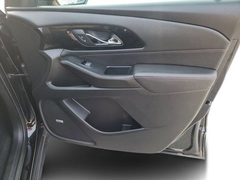 Used 2023 Chevrolet Traverse RS image 43