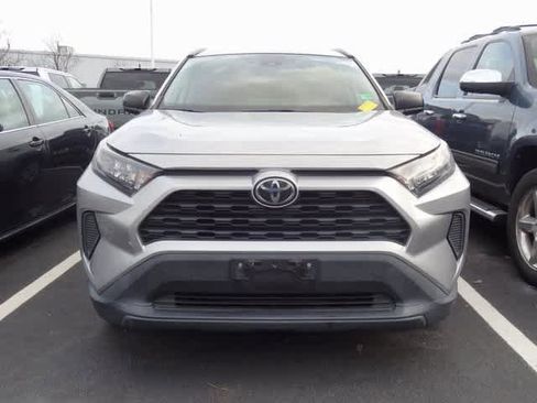 Used 2020 Toyota RAV4 LE image 2