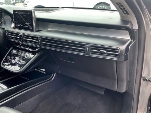 Used 2022 Lincoln Corsair AWD w/ Premium Package image 13