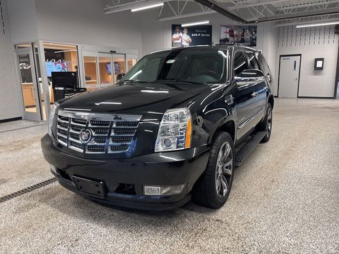 Used 2011 Cadillac Escalade Premium image 1