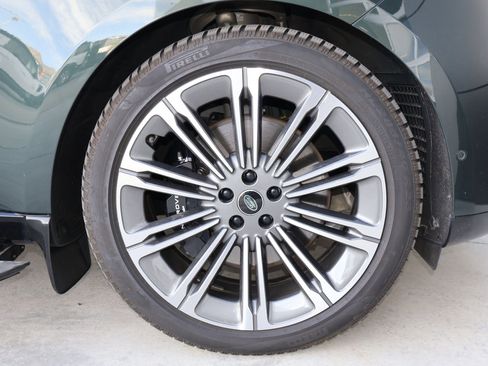Certified 2025 Land Rover Range Rover Long Wheelbase Autobiography AWD/4WD image 32