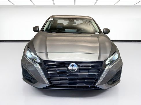 Used 2023 Nissan Altima 2.5 SL FWD image 2