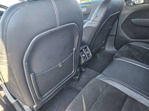 Used 2020 Volvo XC40 T5 R-Design image 17