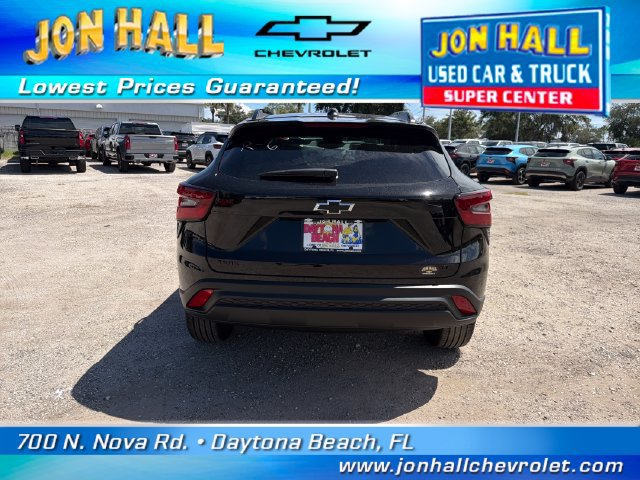 Used 2026 Chevrolet Trax LT w/ Midnight Edition FWD image 8
