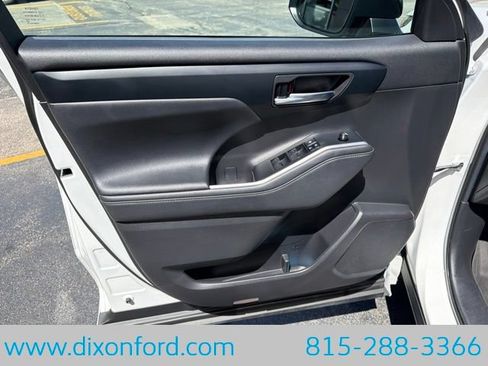 Used 2022 Toyota Highlander XSE AWD/4WD image 26