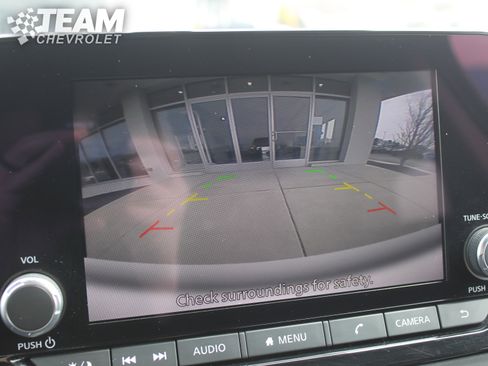 Used 2023 Nissan Pathfinder S image 16