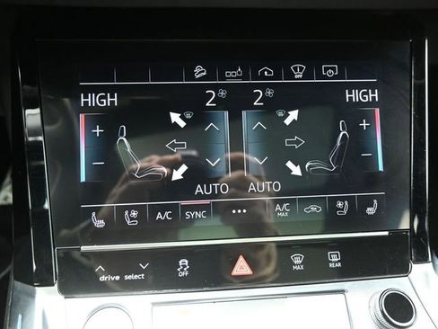 Used 2019 Audi e-tron Prestige w/ Prestige Package image 18