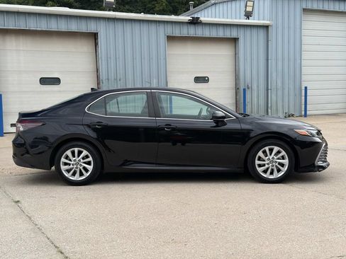 Used 2021 Toyota Camry LE FWD image 3