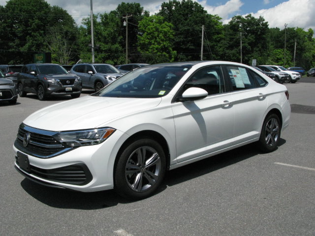 Used 2023 Volkswagen Jetta SE w/ Panoramic Sunroof Package FWD image 9