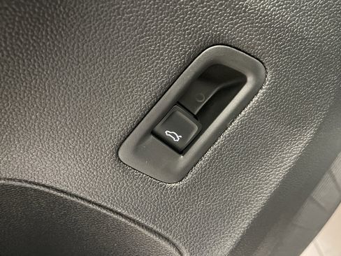 New 2026 Volkswagen Atlas SE image 10