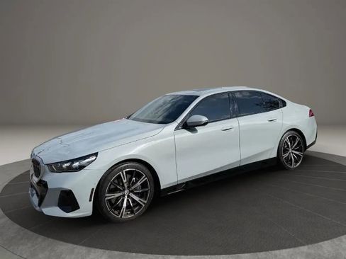 Used 2024 BMW 540i xDrive w/ M Sport Package AWD/4WD image 5
