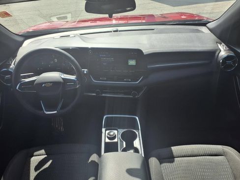 Used 2026 Chevrolet Equinox LT FWD image 3