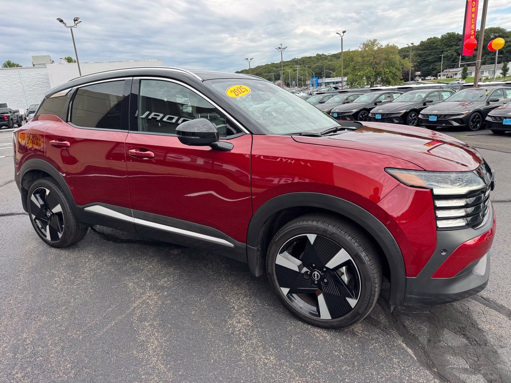 Used 2025 Nissan Kicks SR AWD/4WD image 3