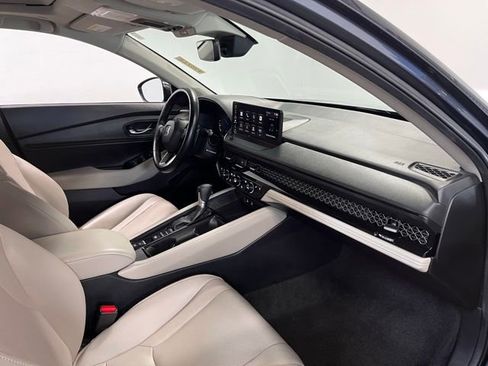Used 2024 Honda Accord Touring image 11