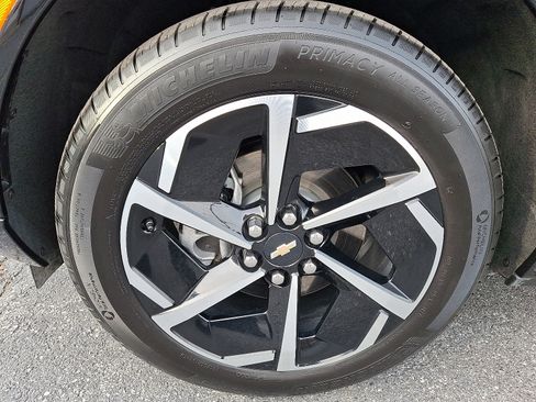 Used 2025 Chevrolet Equinox EV LT w/ Convenience Package image 9