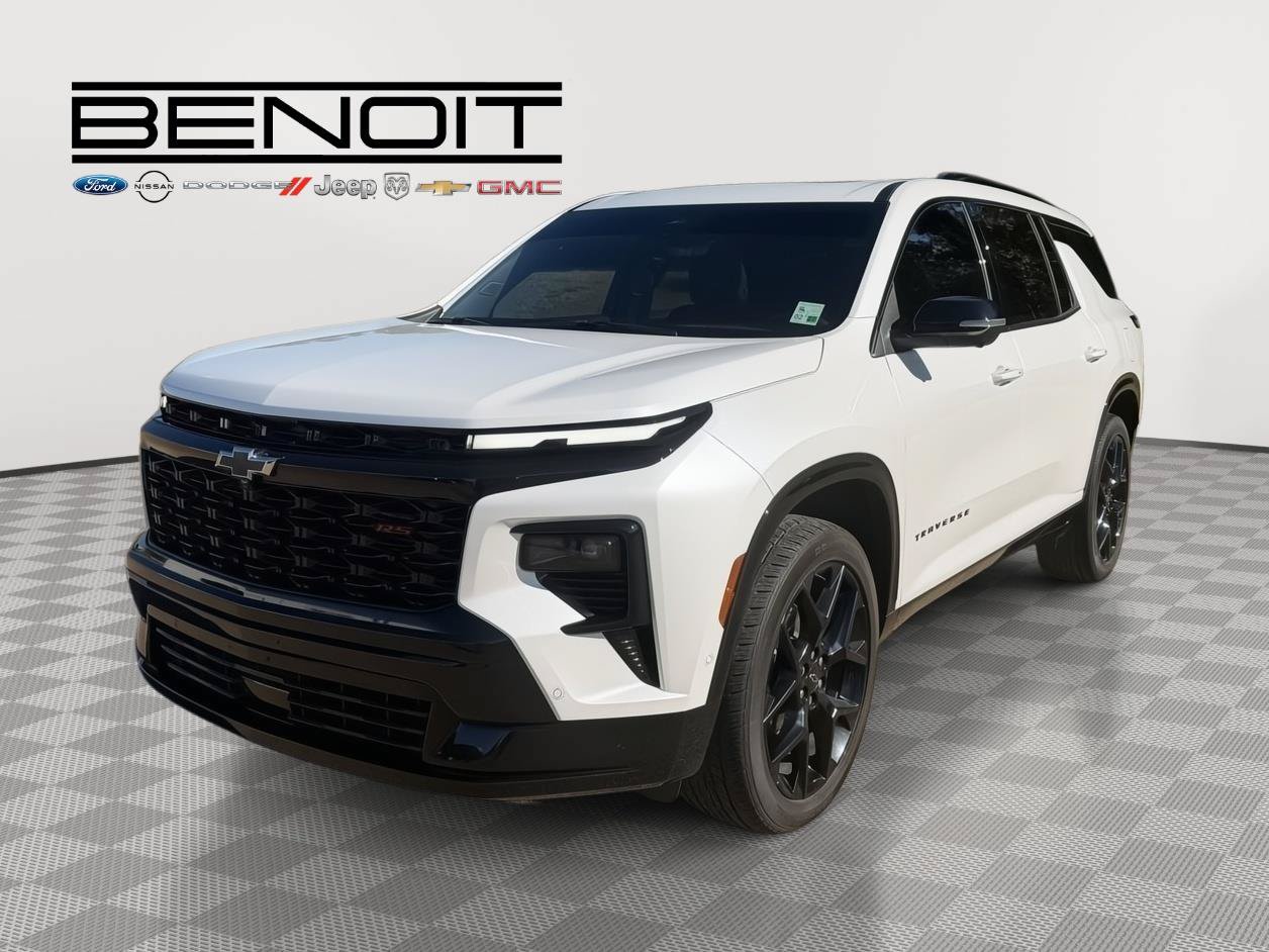 Used 2025 Chevrolet Traverse RS w/ LPO, Floor Liner Package FWD image 1