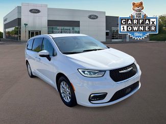 Used 2023 Chrysler Pacifica Touring-L FWD video 2
