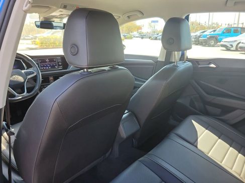 Used 2024 Volkswagen Jetta SE image 11