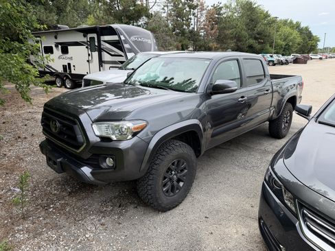Used 2023 Toyota Tacoma SR5 w/ Technology Package AWD/4WD image 3