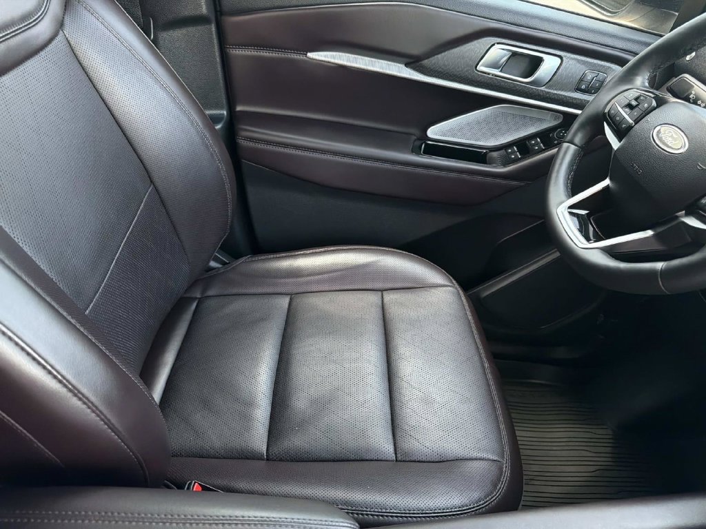 Certified 2025 Ford Explorer Platinum RWD image 13
