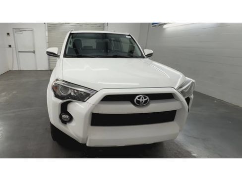Used 2016 Toyota 4Runner SR5 RWD image 3