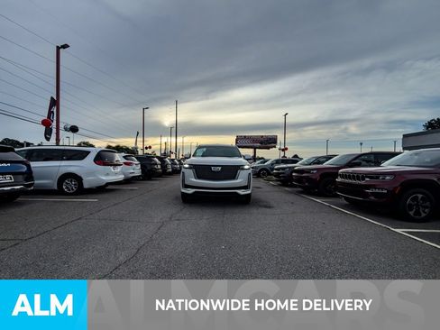 Used 2021 Cadillac Escalade Premium Luxury w/ LPO, Radiant Package RWD image 4