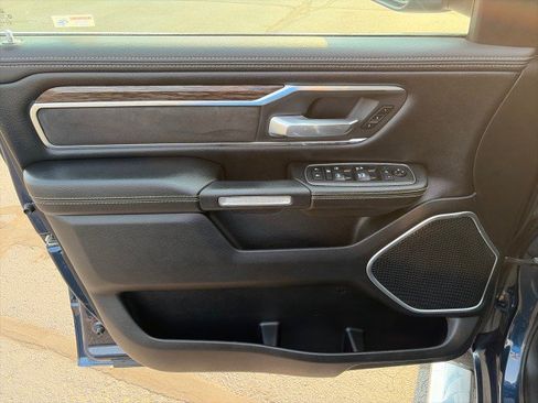 Used 2019 RAM 1500 Laramie AWD/4WD image 12