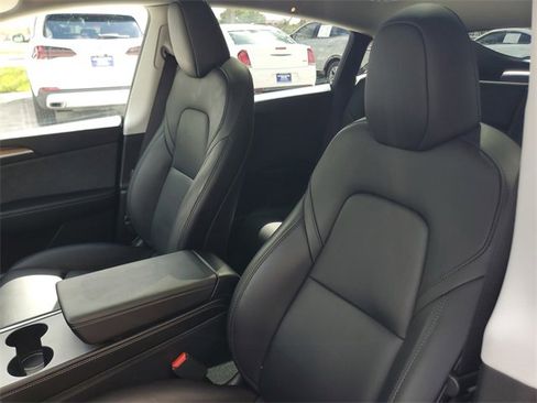 Used 2024 Tesla Model Y Long Range image 15