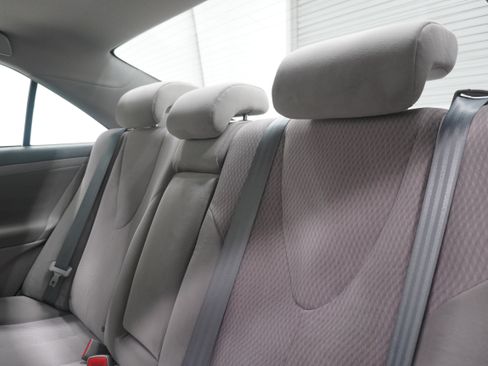 Used 2010 Toyota Camry LE FWD image 12