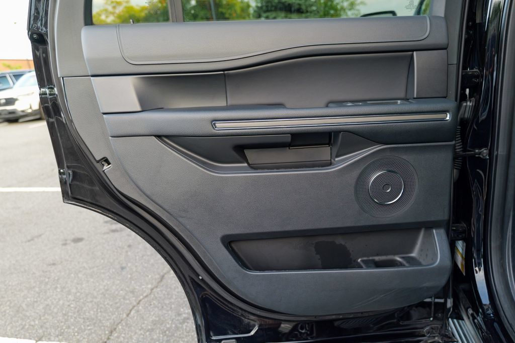 Used 2023 Ford Expedition XLT AWD/4WD image 23