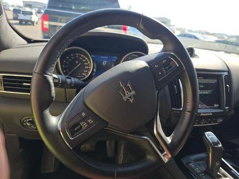 Used 2019 Maserati Levante image 10
