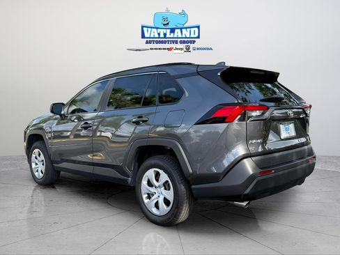 Used 2020 Toyota RAV4 LE FWD image 3