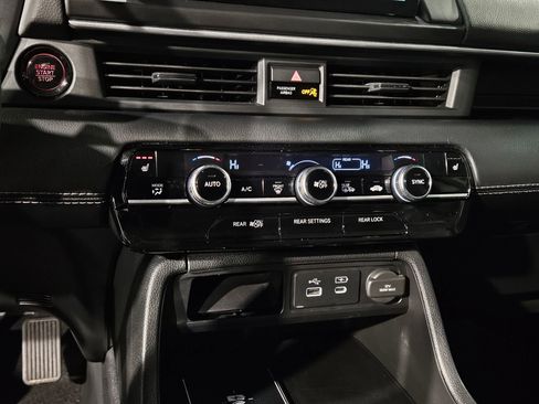 Used 2024 Honda Pilot Touring image 32