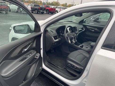 Used 2024 GMC Terrain SLT w/ Infotainment Package II image 8