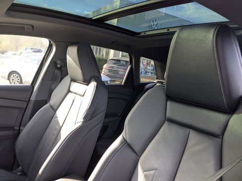 Used 2022 Audi Q4 e-tron Premium Plus image 24