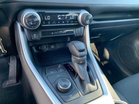 Used 2025 Toyota RAV4 LE image 40