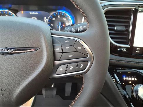 New 2026 Chrysler Pacifica Pinnacle image 18