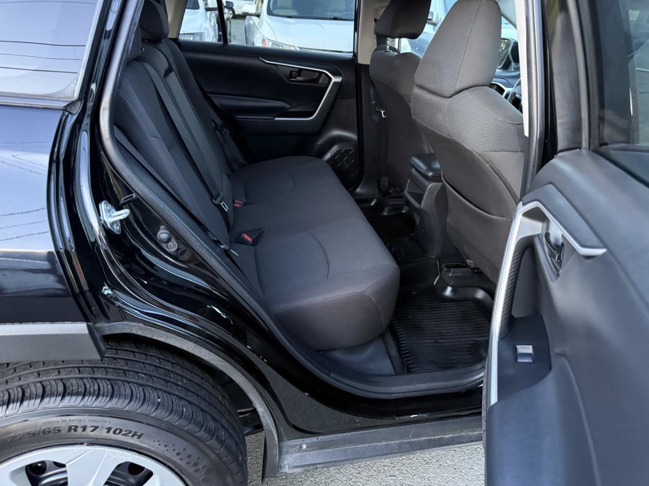 Used 2021 Toyota RAV4 LE FWD image 12