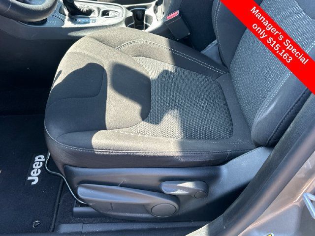 Used 2019 Jeep Cherokee Latitude w/ Popular Appearance Group AWD/4WD image 12