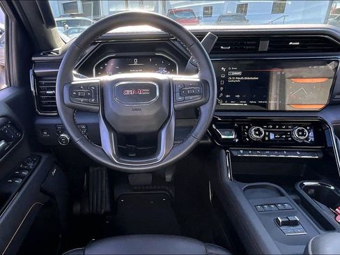 Used 2025 GMC Sierra 2500 AT4 w/ AT4 Premium Plus Package image 9