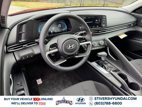 New 2026 Hyundai Elantra SE image 2