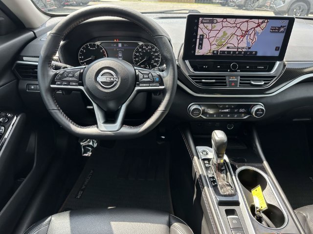 Used 2023 Nissan Altima 2.0 SR FWD image 4