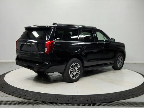 Used 2025 Ford Expedition Active RWD image 8
