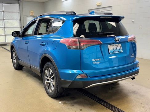 Used 2018 Toyota RAV4 XLE AWD/4WD image 9