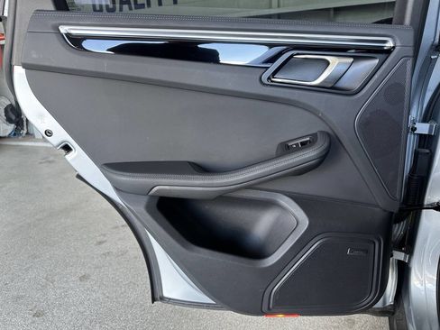 Used 2023 Porsche Macan Turbo image 18