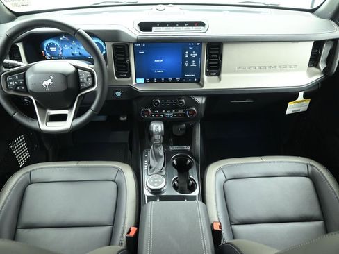 New 2026 Ford Bronco Outer Banks w/ Sasquatch Package image 23