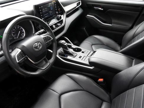 Used 2022 Toyota Highlander XLE image 10