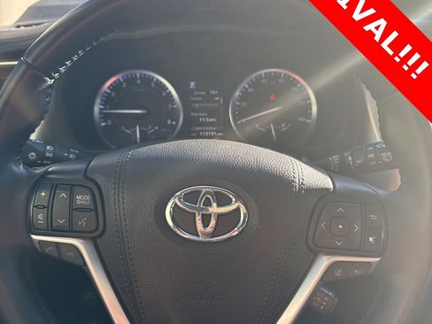Used 2019 Toyota Highlander XLE image 22