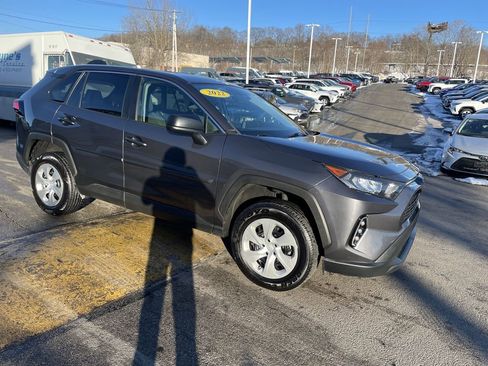 Used 2022 Toyota RAV4 LE image 6